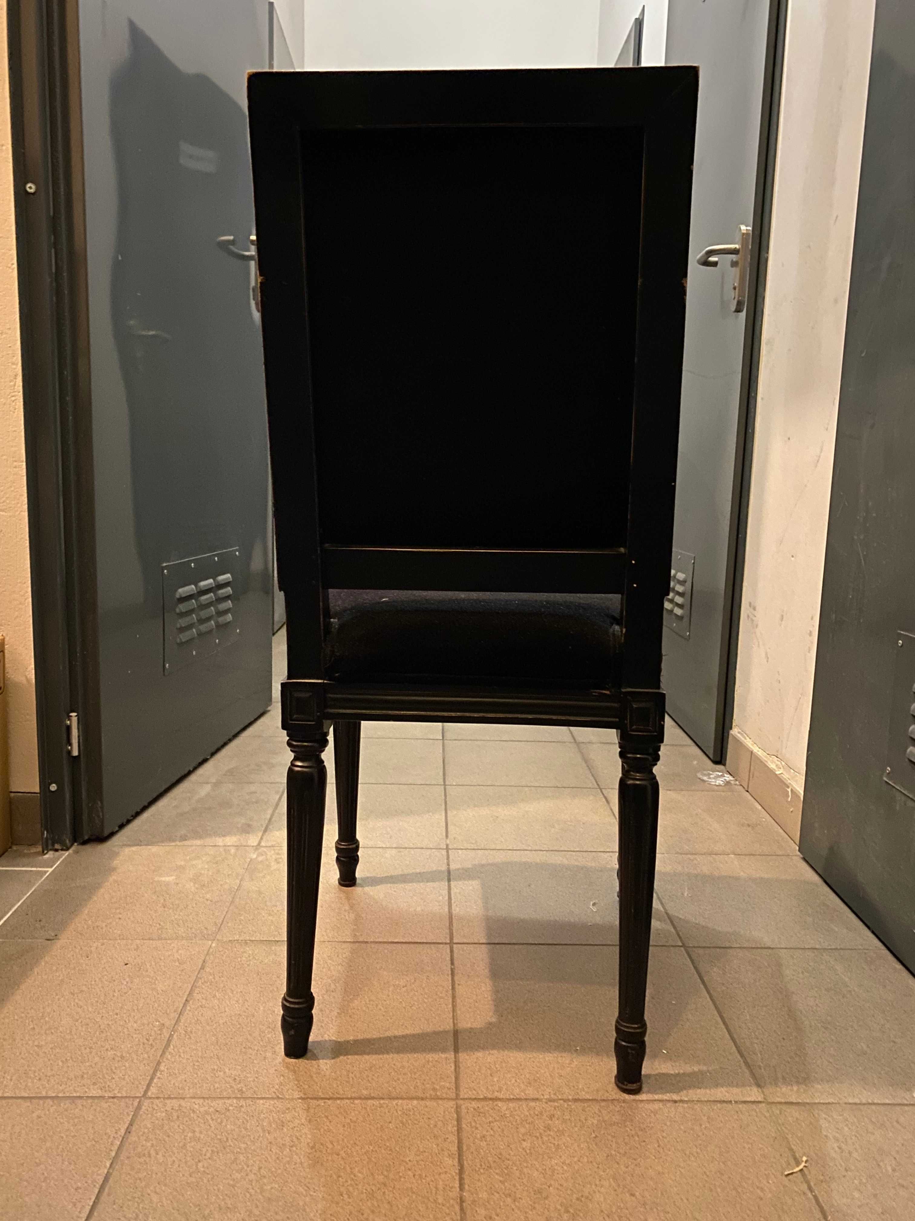 Krzesła czarne, tapicerowane, stylizowane, używane, 2 szt.