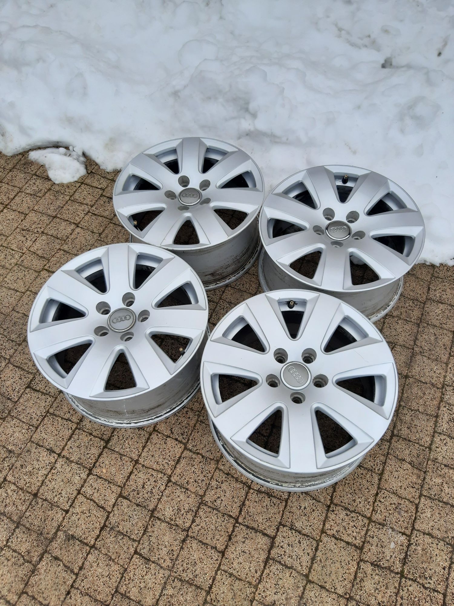 Felgi 16 Audi 5x112 7,5J et45