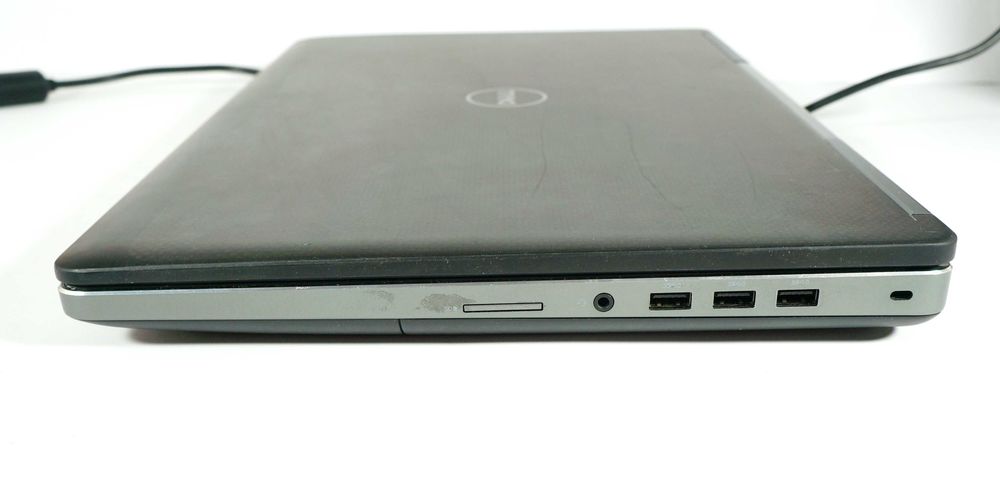 Dell Precision 7710  i7-6920HQ\16GB\256GB\Pro W7170M 4GB\17,3 FHD IPS
