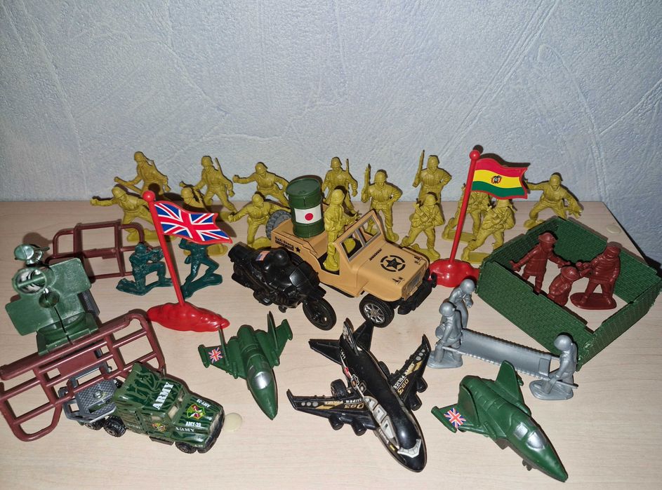 Військовий набір солдатиків та спецтехніки гра комбат