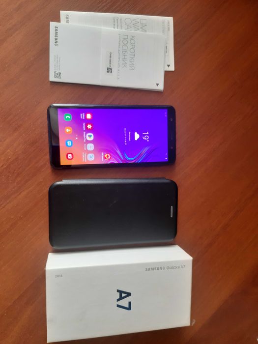Samsung Galaxy A7 (2018) 4/64 Gb NFC