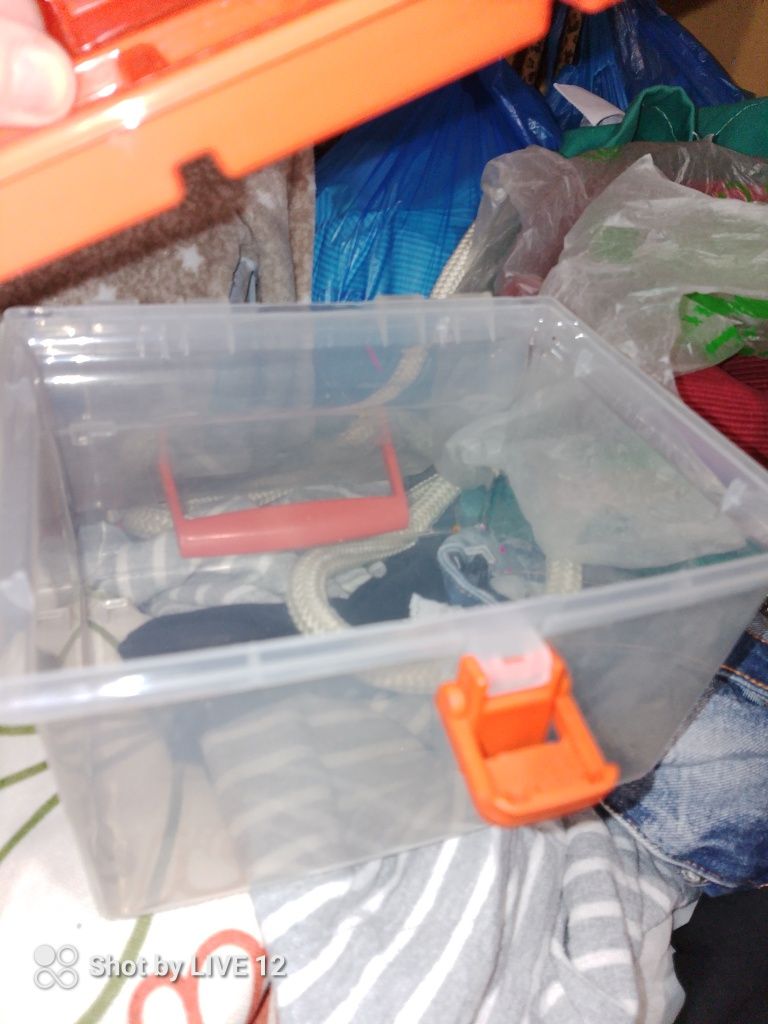 Pojemnik plastikowy na różne rzeczy