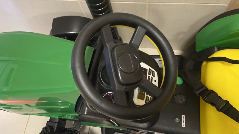 Дитячий трактор як електро машина електромобіль