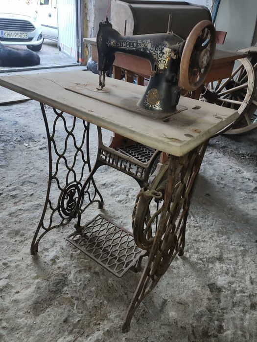 Maszyna do szycia Singer – antyk z podstawą żeliwną