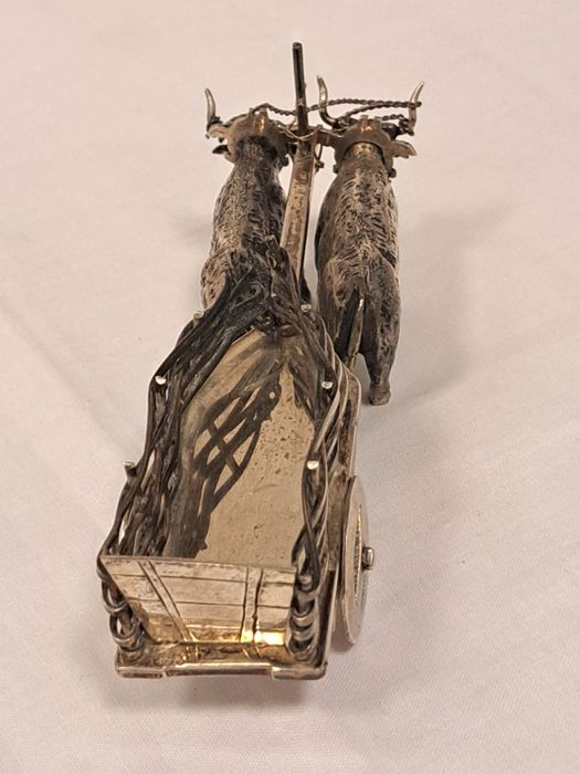Carro de bois prateado