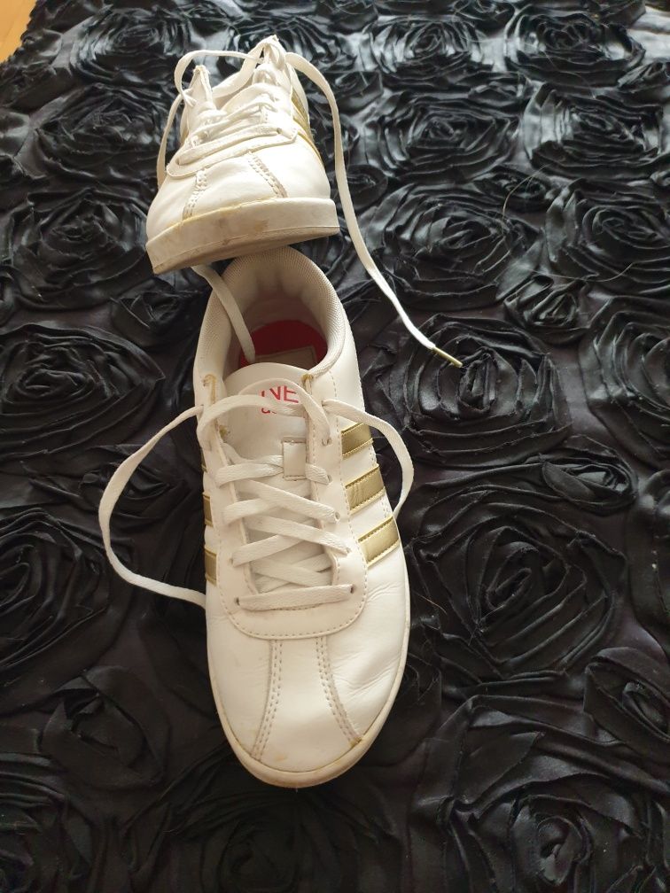 Ténis 38 adidas cor branco