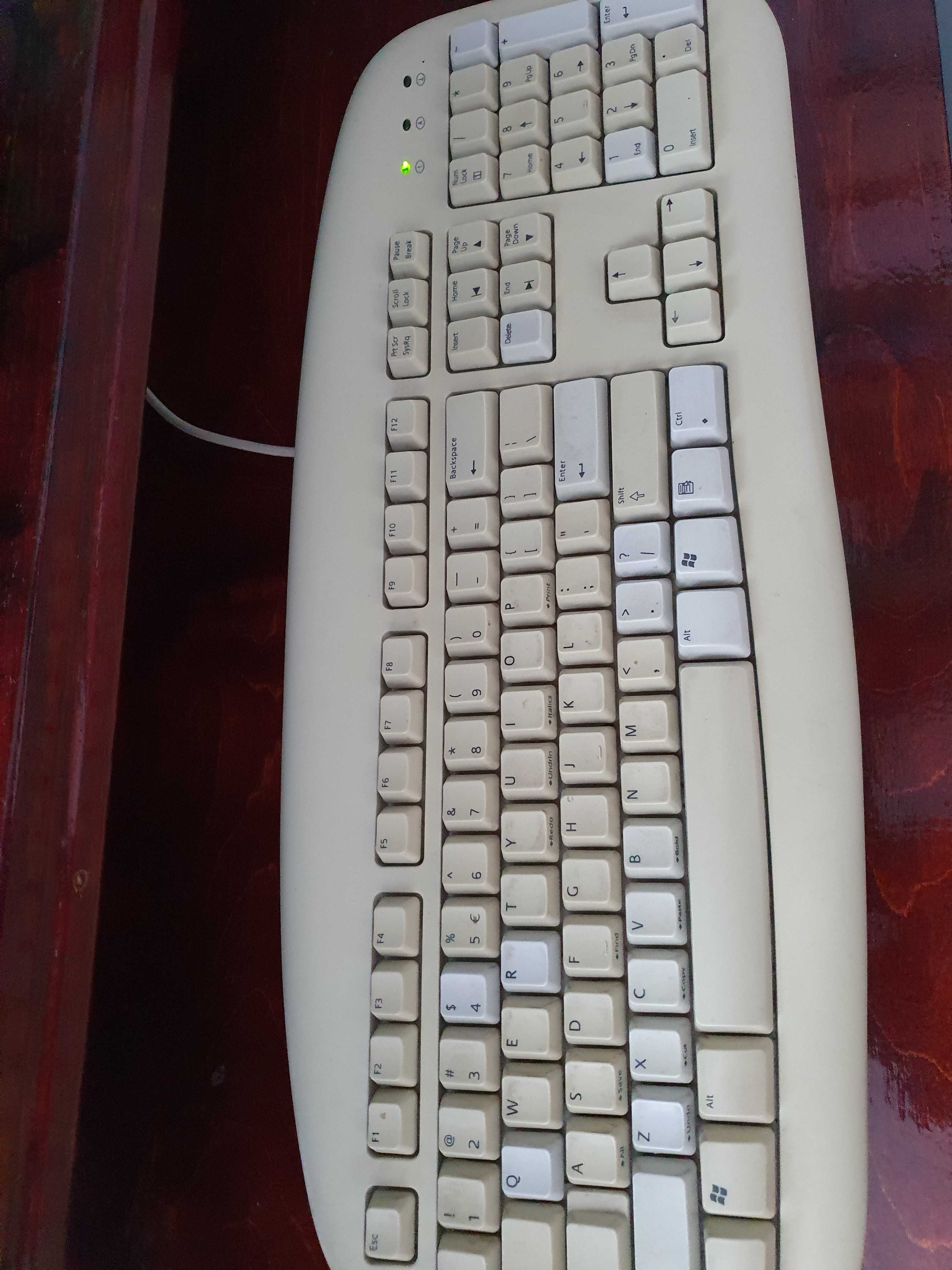 komputer stacjonarny pod windows xp Myszka Klawiatura Monitor Iiyama