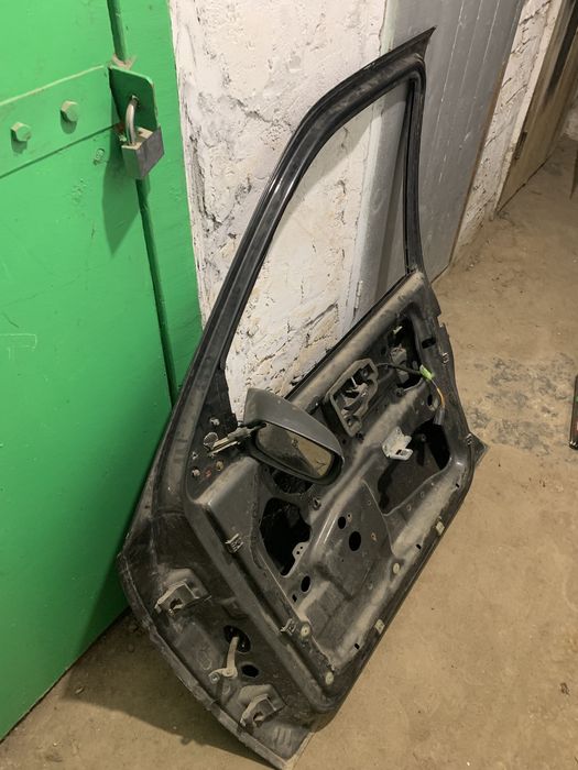 Продам передні двері до форд ескорт