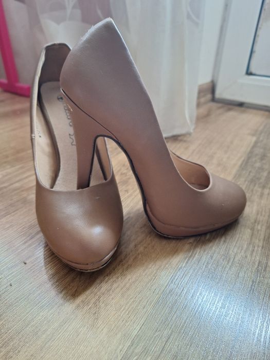 Туфлі лодочки бежеві на каблуку