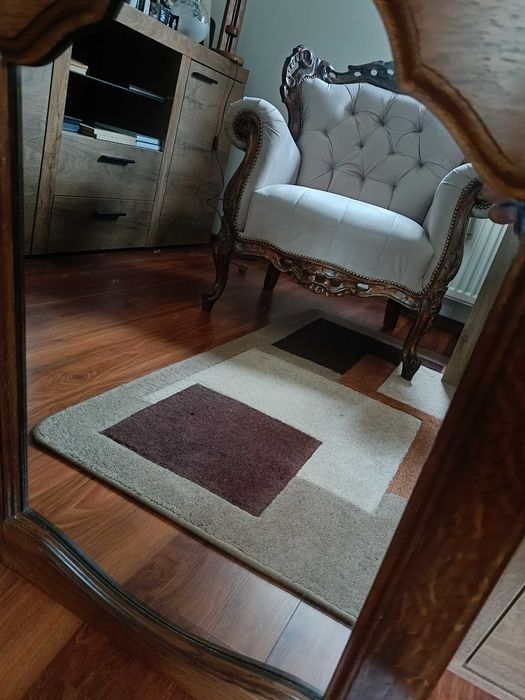 Lustro w grubej dębowej ramie