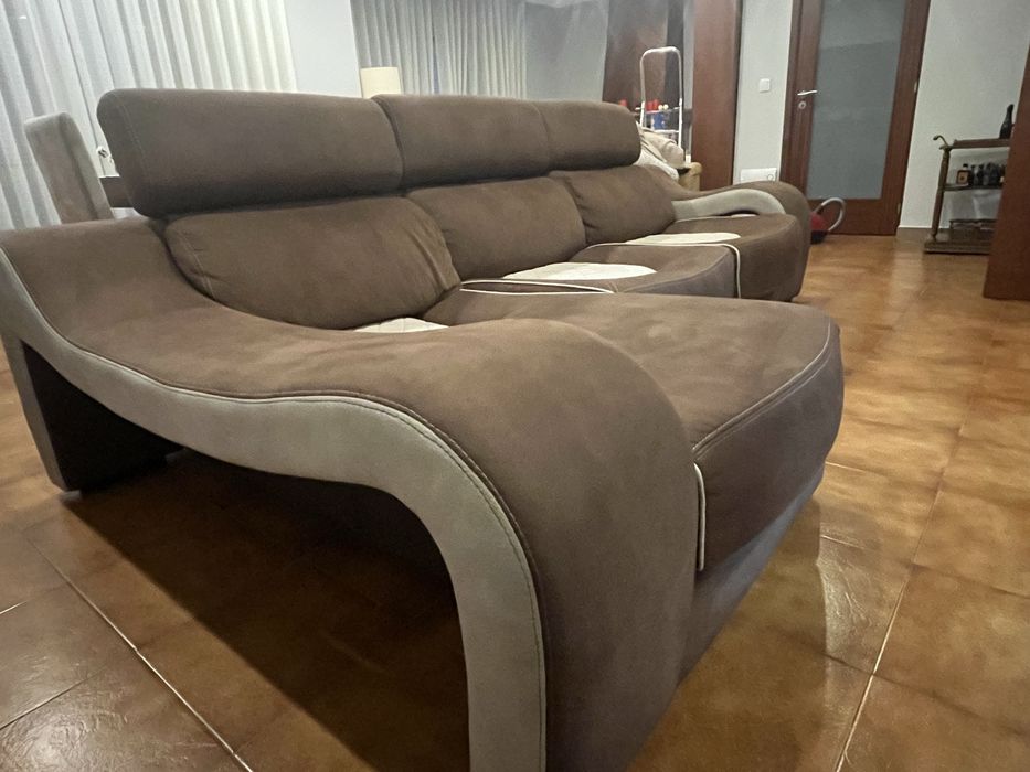 “Sofá com Chaise Direita – 2,90m | Castanho/Bege | 850€”