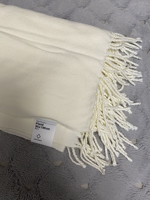 Пончо або плед-накидка для дому.