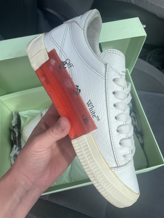 Снікерcи Off-White Low Vulcanized