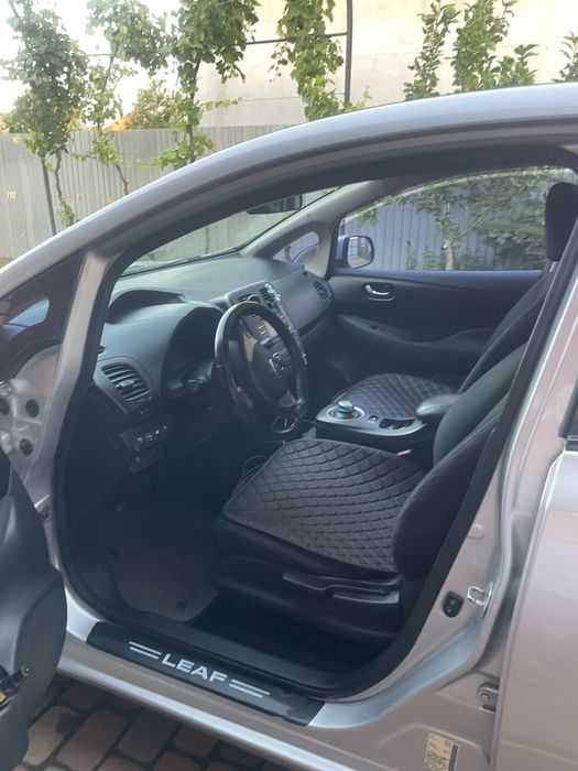 Nissan leaf ліф електричка