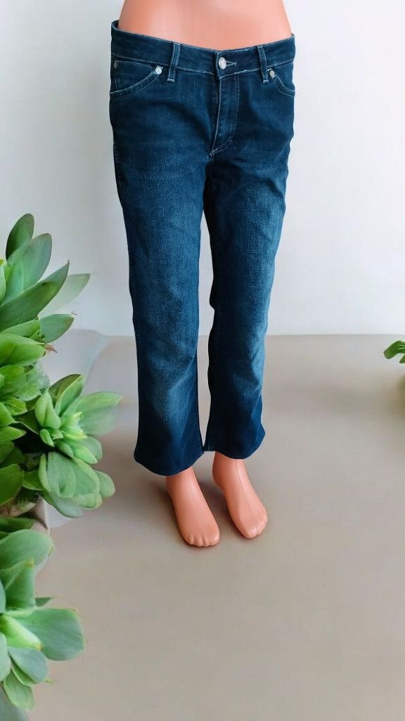 Wrangler Sara W212QC818 – Klasyczne jeansy, które zawsze pasują!