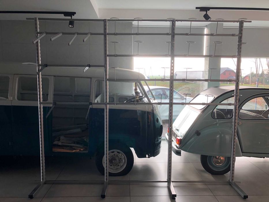 EKSPOZYTOR stojak na kaski motocyklowe, kurtki, spodnie  STAN IDEALNY