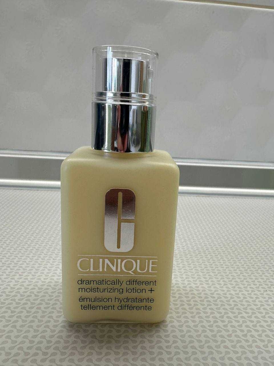 Лосьйон Clinique Dramatically Different Moisturizing Lotion