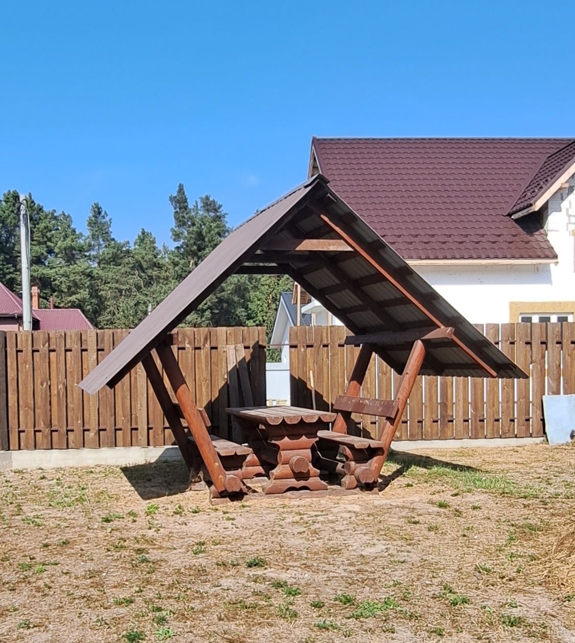 Верхні Бортничі, новий будинок  під лісом