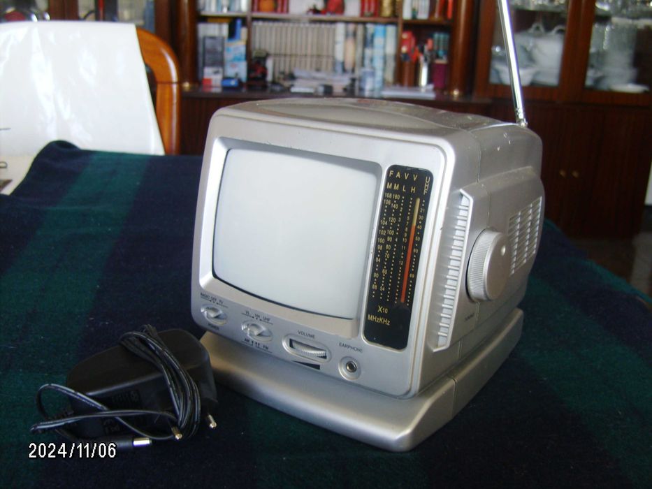 mini televisor com rádio incorporado