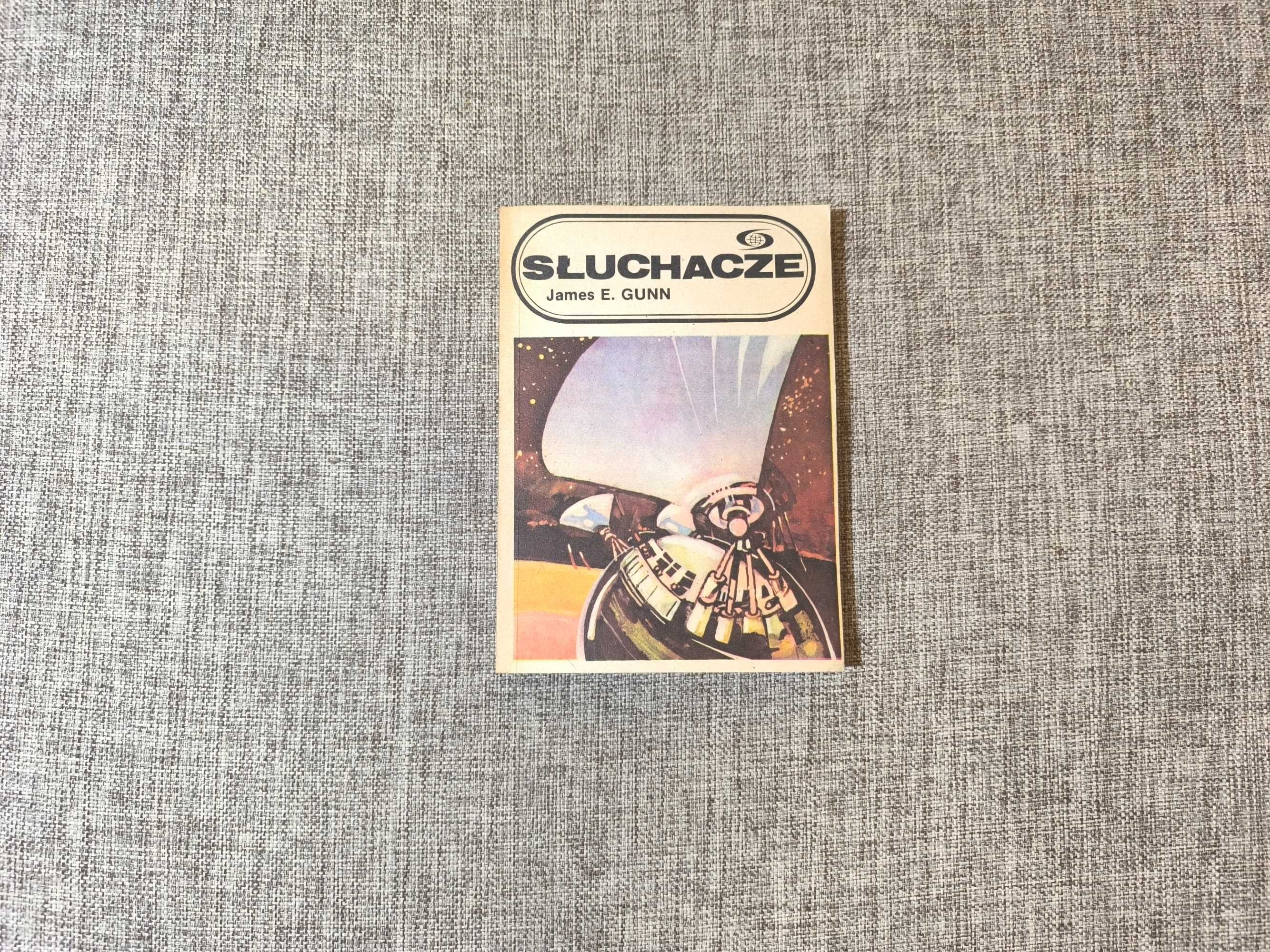 Słuchacze - James E. Gunn