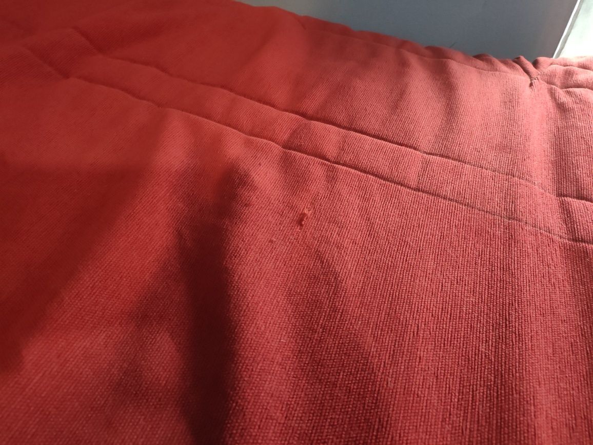 Pokrowiec na sofę lycksele czerwony
