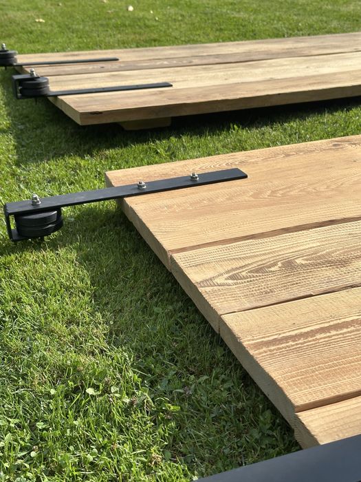 Drzwi przesuwne ze starych desek jodłowych, drewno szczotkowane