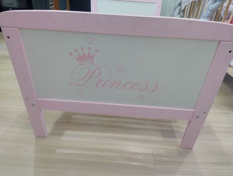 Łóżko dziecięce. Odbiór Filipów