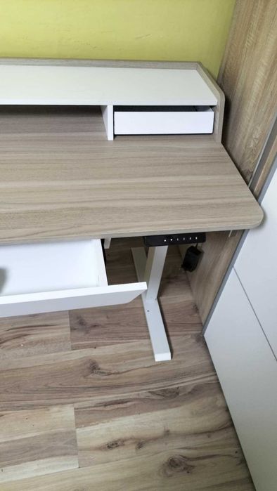 Elektryczne biurko stojące, 140 x 65 cm, stół z regulacją wysokości