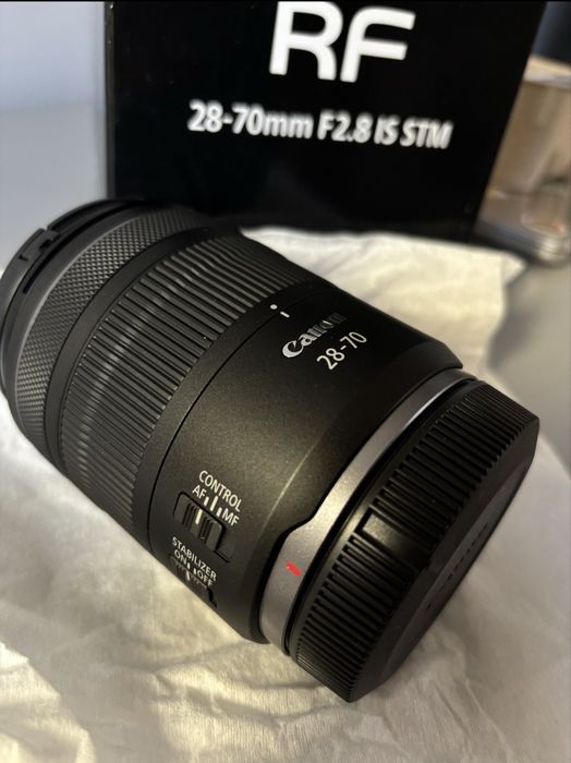 Об'єктив Canon RF 28-70mm f/2.8 IS STM
