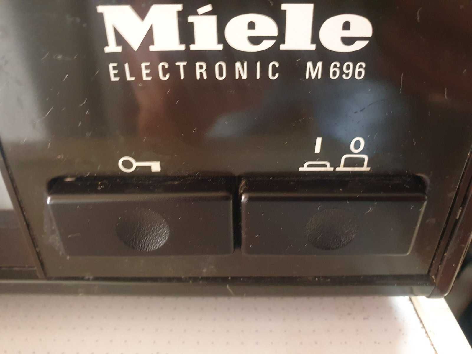 Мікрохвильова піч Miele Electronic M696 + духовка зі скляною вставкою
