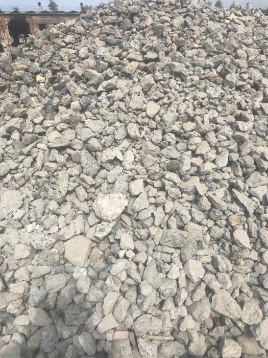 Кирпичный бой, асфальтный, дробленный бетон, грунт, фундаментные блоки