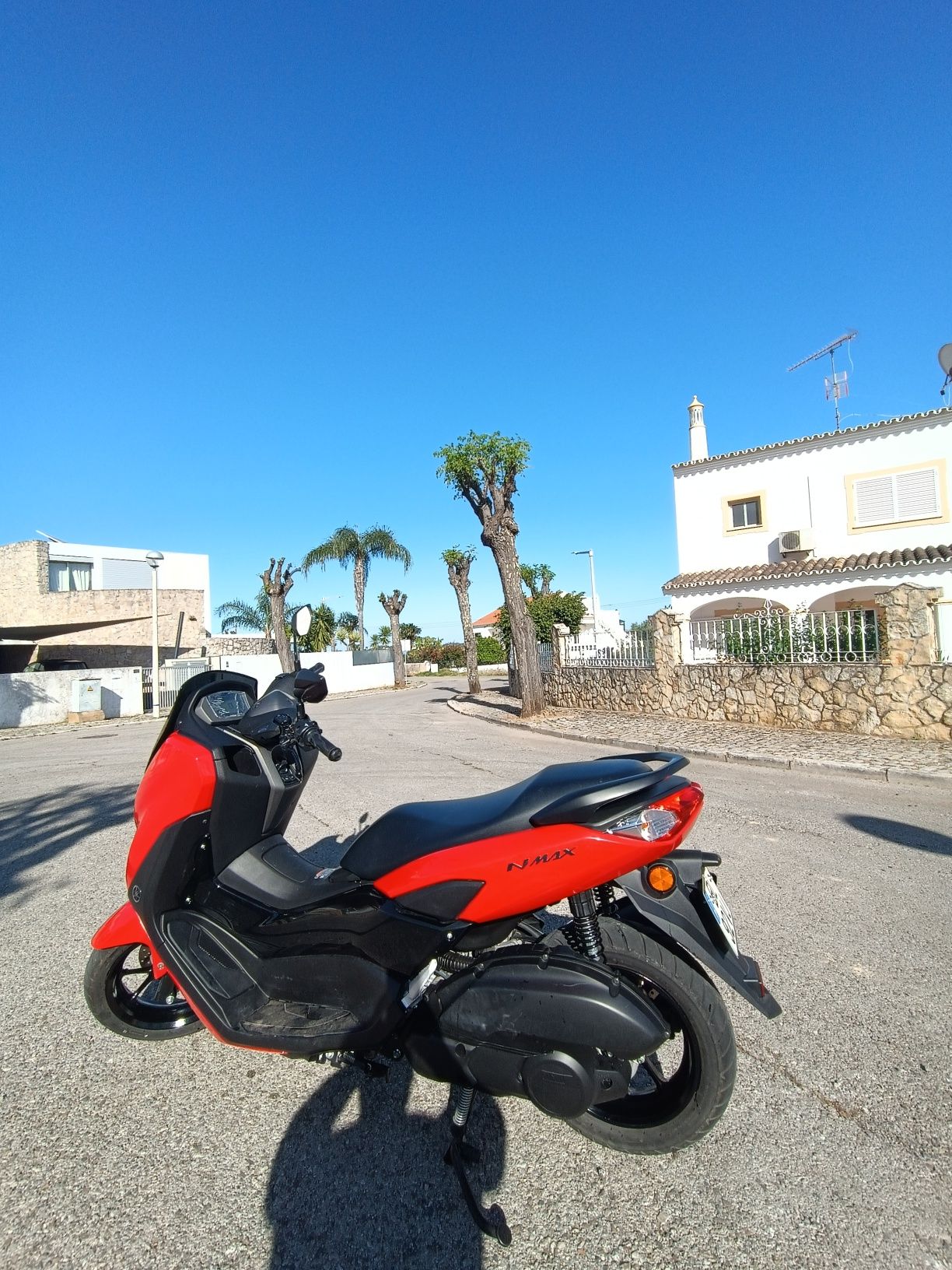 N-Max 125Cc vermelho brilhante