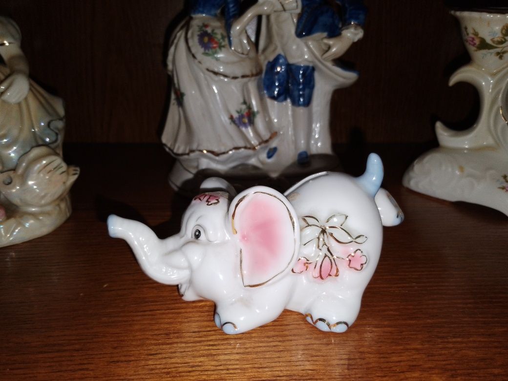 Słonik skarbonka z porcelany