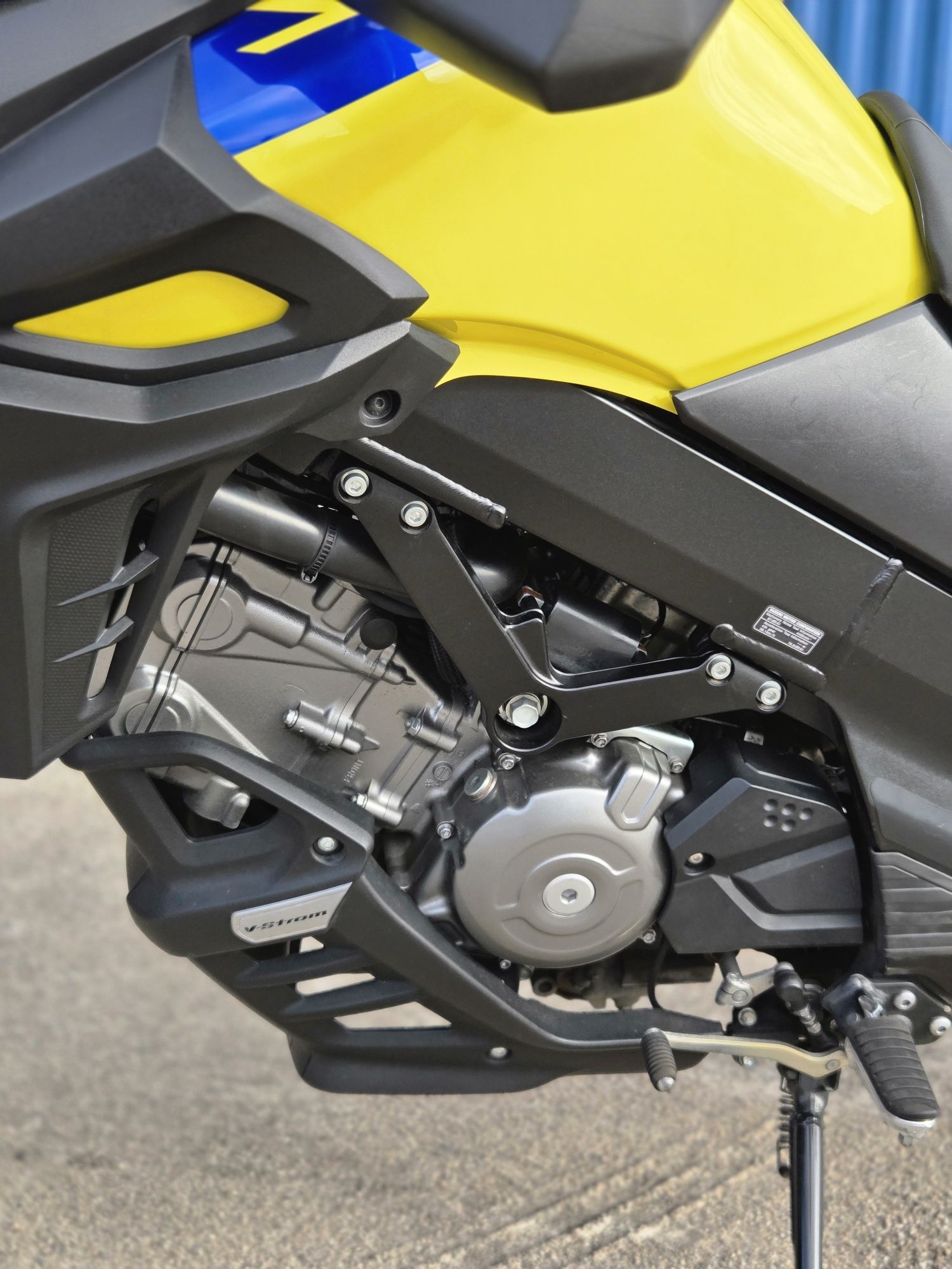 Японський мотоцикл СУЗУКИ SUZUKI V-STROM DL650XT