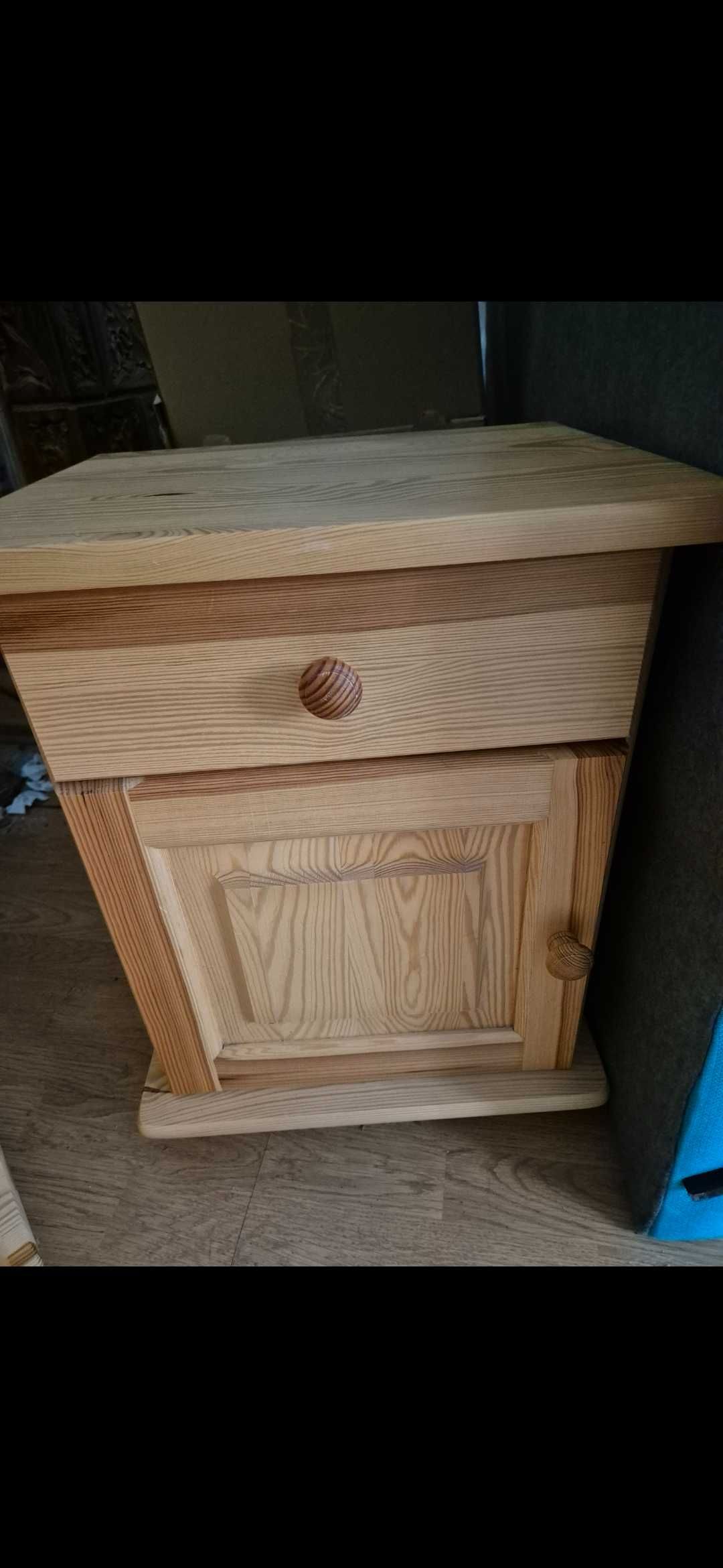 Komplet mebli drewnianych