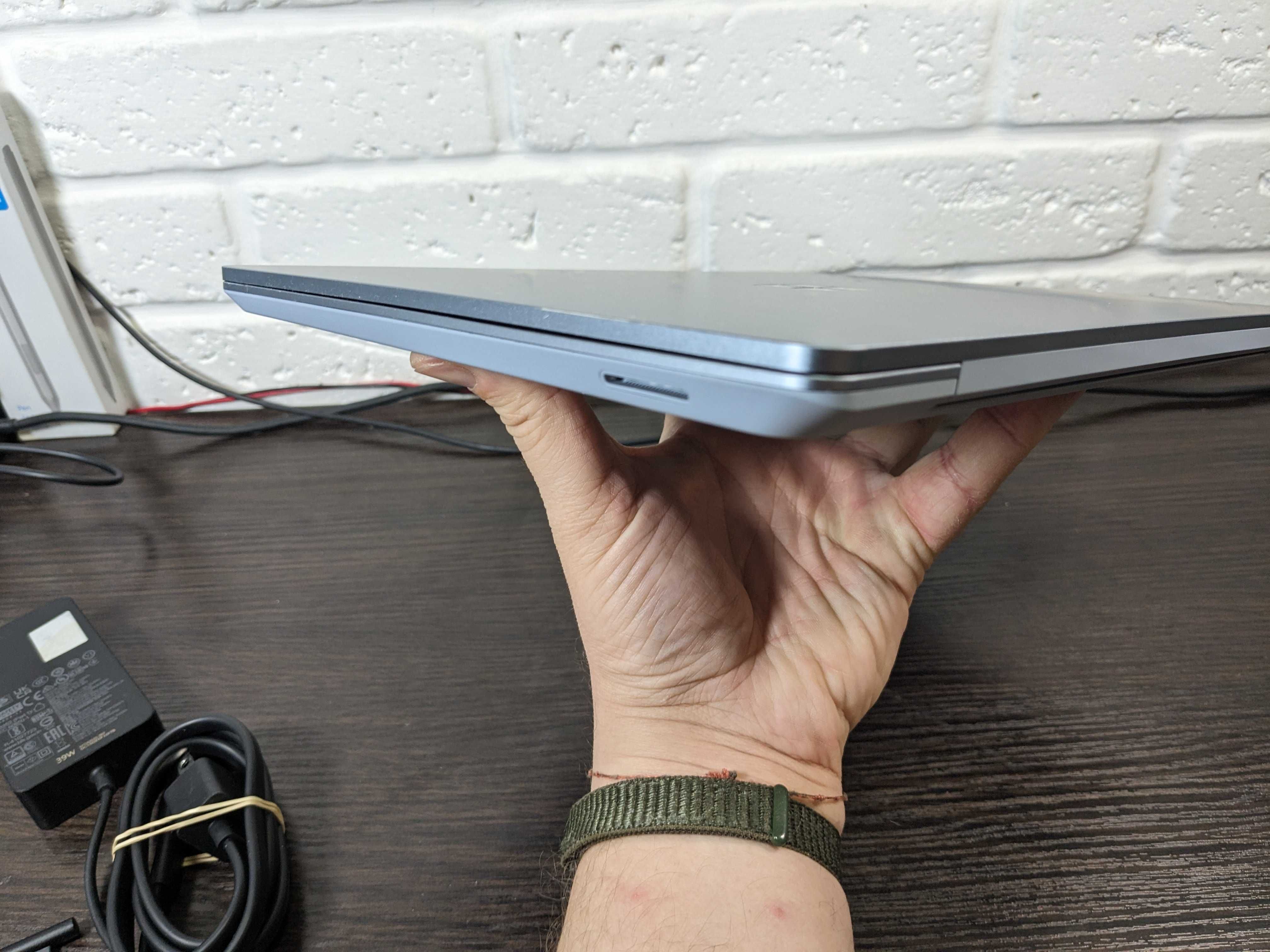 Microsoft Surface Laptop Go - 12.4" - Core i5-1035G7/8gb/256gb