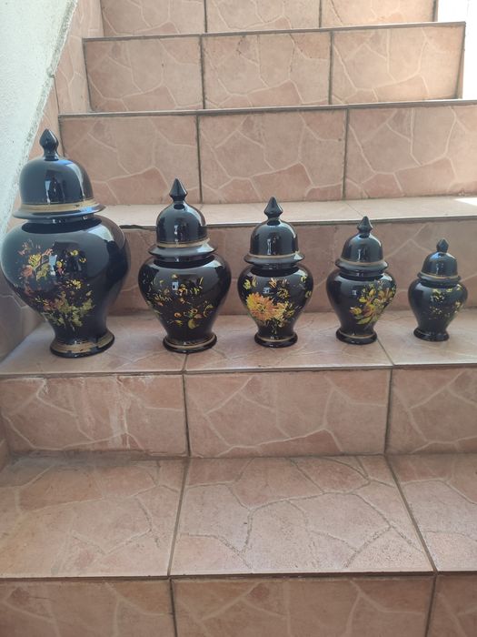 Conjunto de potes de loiça