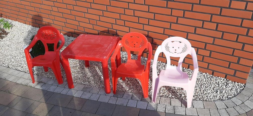 Sprzedam stolik i 3 krzesełka
