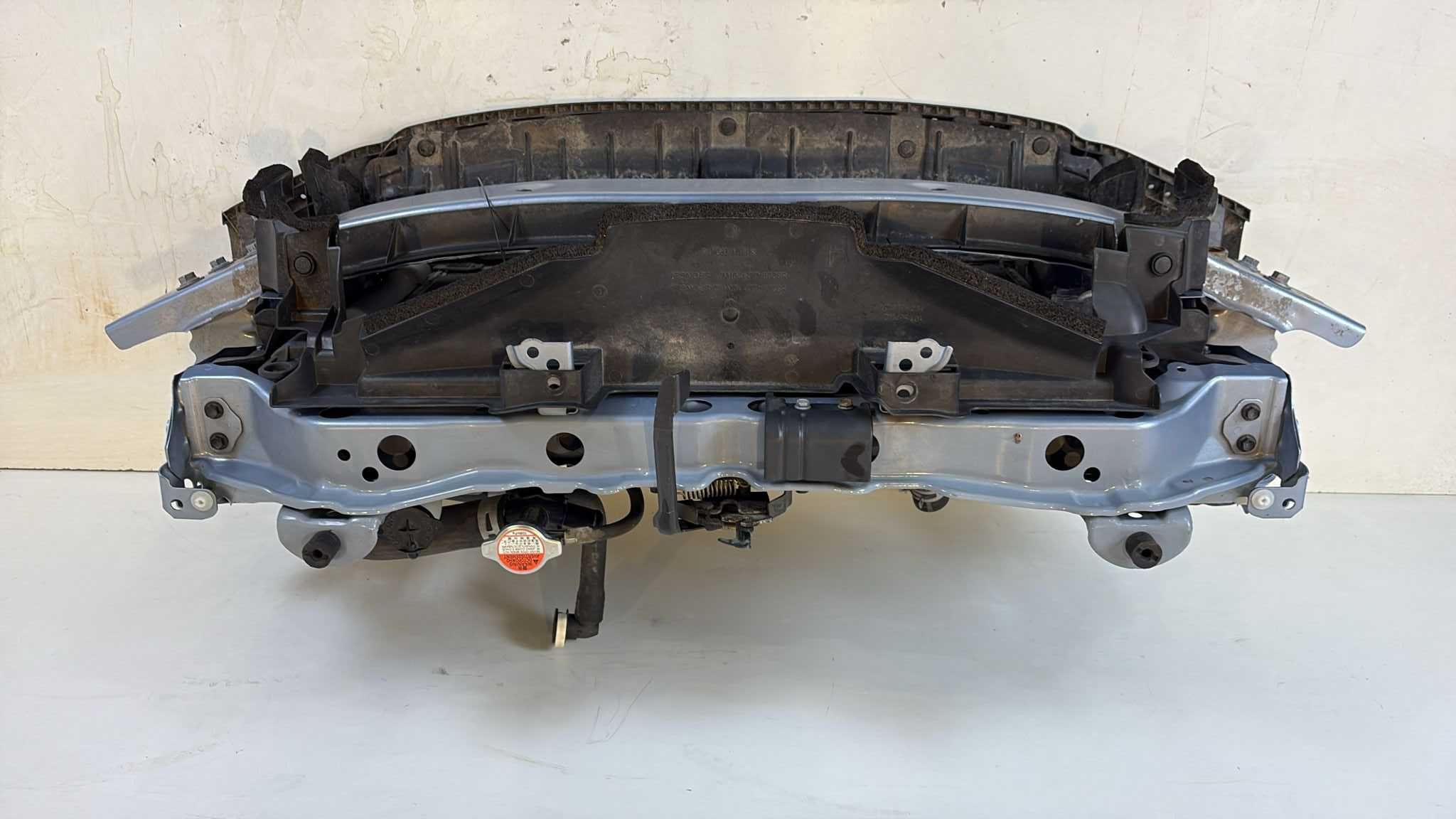 Toyota Yaris 3 Hybrid 2015–2019 – Pas przedni kompletny