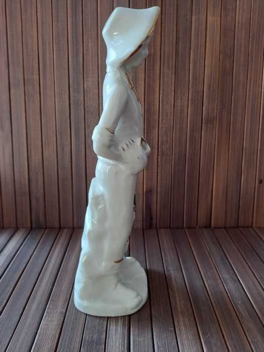 Porcelanowa figurka sygnowana ,vintage