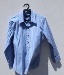 Camisa às riscas
