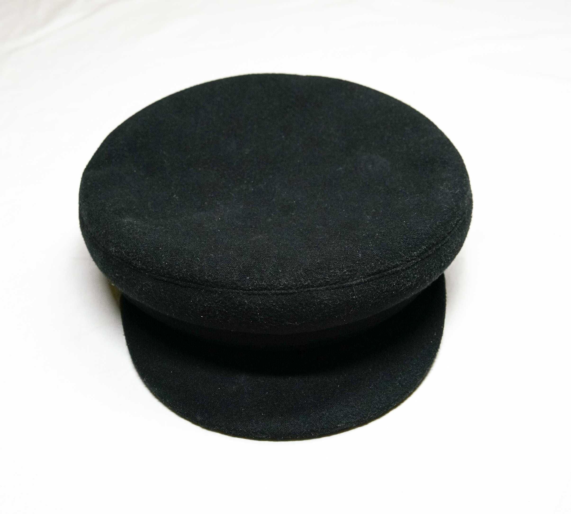 Maciejówka czarna - czapka. Handmade z pracowni kapeluszy w Gdańsku