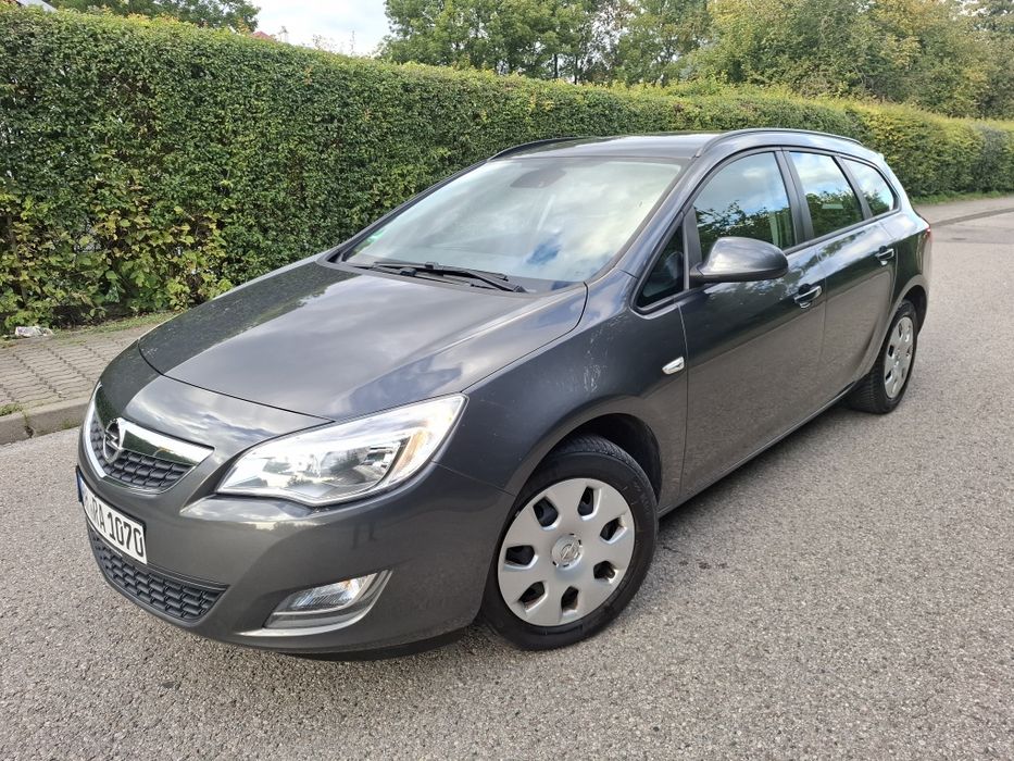Opel Astra J 1.4 turbo 2012 rok serwisowany