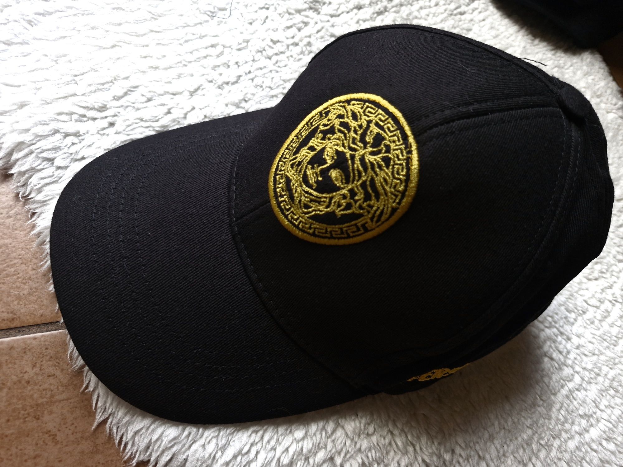 Nowa kaszkietowka czapka z daszkiem czarna vers ace Unisex zlote logo