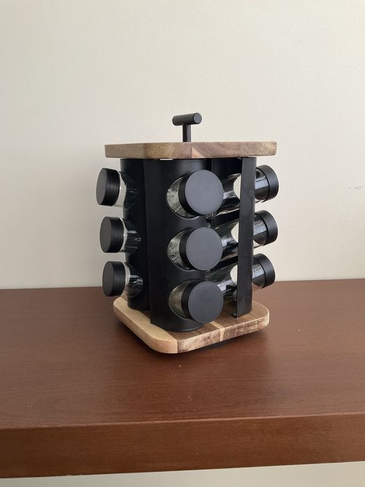 Porta temperos, com sinais de uso