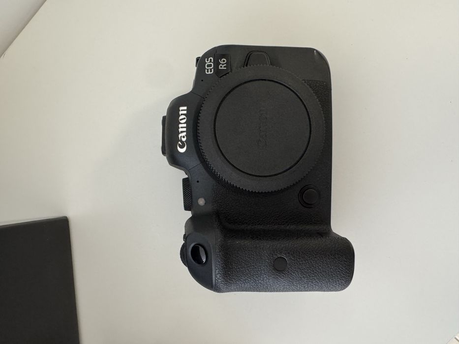 Canon R6 + 4 baterias + acessórios