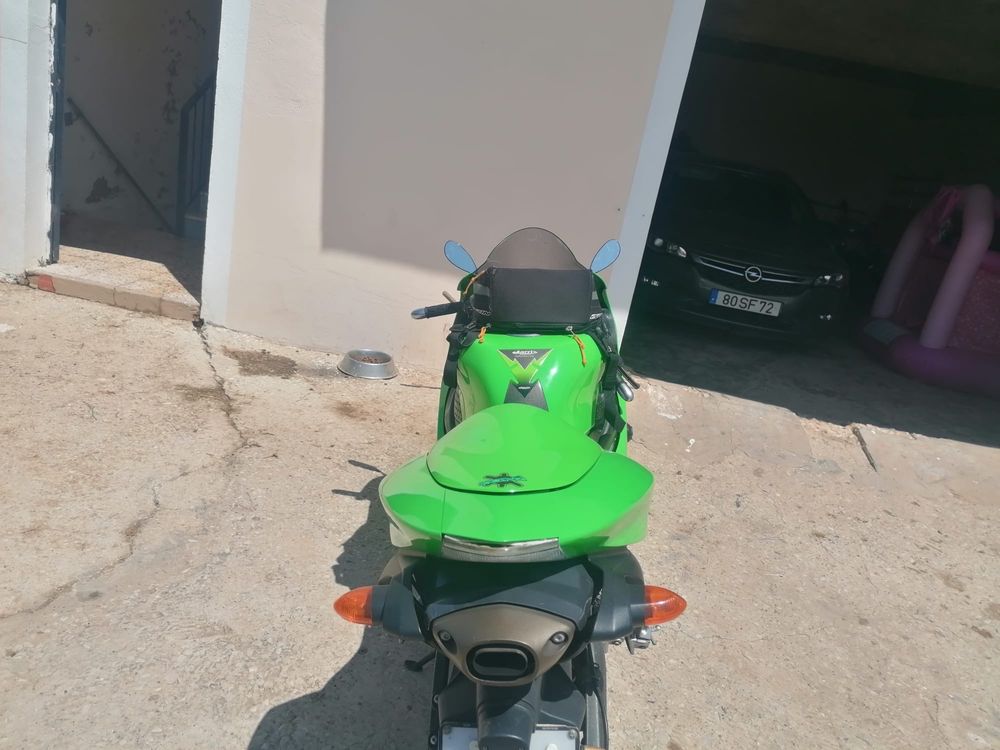 Kawasaki ninja 636 verde