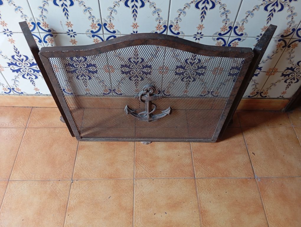 Velharias e antiguidades (decoração pratos jarras)