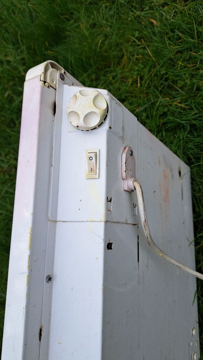Grzejnik elektryczny ścienny 1000 Wat