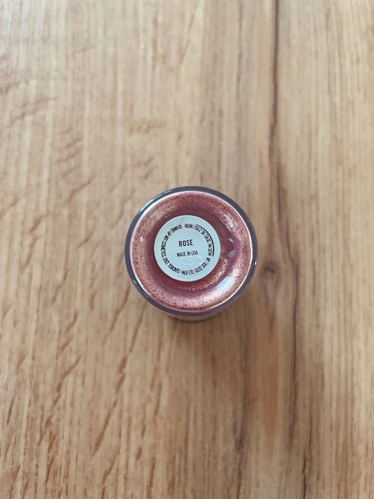 Nowy pigment cień sypki MAC - Rose